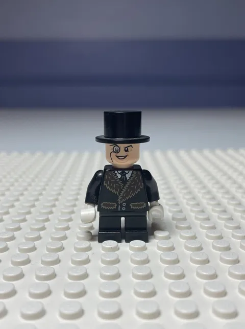Lego The Penguin 76010 Fur Collar Batman II Super Heroes Minifigure