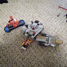 LEGO Mixed Lot Small Vehicles & Minifigures, Multicolor Plastic Pieces