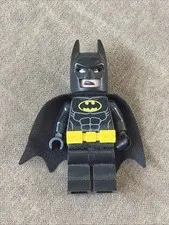 Batman with Utility Belt and Head Type 1: Lego Minifigure