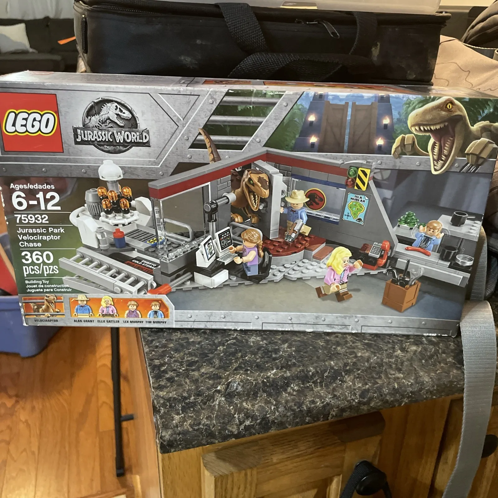 New - LEGO Jurassic World: Jurassic Park Velociraptor Chase (75932)