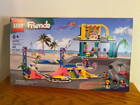 LEGO Friends (41751) Skate Park Set - 431 piece - NEW in Box! - Great Gift!