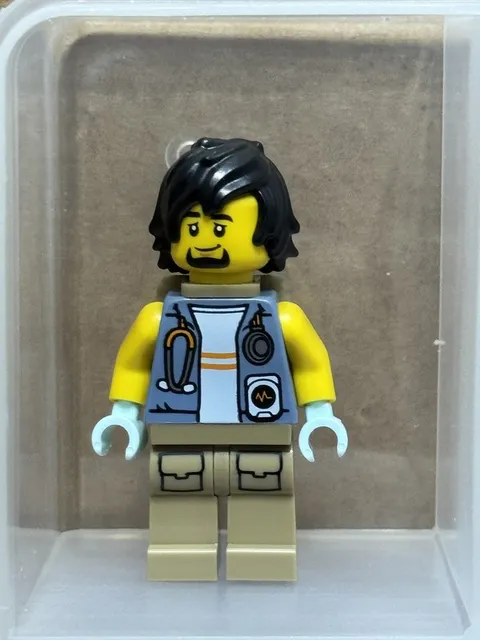 LEGO Minifigure - City Jungle Explorer Medic - Male - No cty1780 - QTY 1