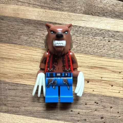 Lego Minifigure Monster Fighters 9463 WEREWOLF wtih Glow In the Dark Bladed Claw