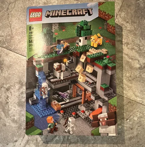 LEGO Minecraft The First Adventure 21169 542 pcs Brick Separator 8+ Alex