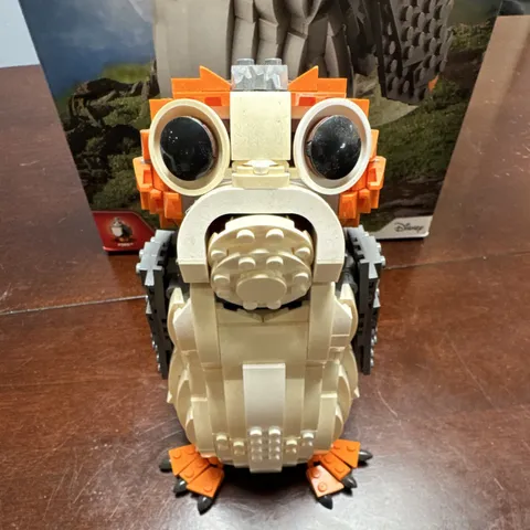 LEGO Star Wars Porg 75230 811pc Complete Set w/Box Display Stand Included