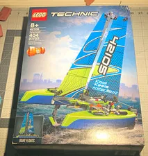 LEGO Technic 42105 Catamaran 2-in-1 Building Set 404 pcs Ages 8+
