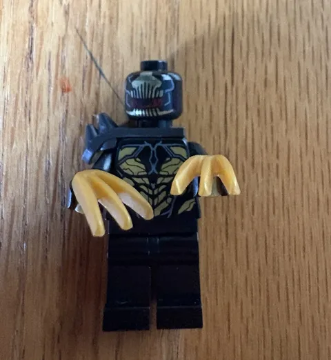 LEGO Marvel Outrider Minifigure 