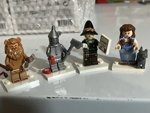 Lego Wizard Of Oz 4 Minifigures Dorothy Scarecrow Lion Tin Man GREAT SHAPE! 👀