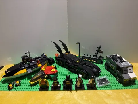 LEGO BATMAN: Robin’s Scuba Jet: Attack of The Penguin 7885, Two-Face Escape 7781