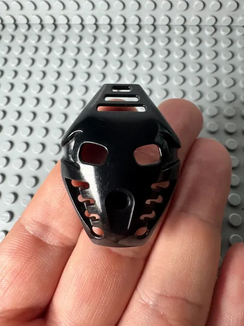 LEGO BIONICLE -- BLACK KANOHI PAKARI MASK 32566 NICE