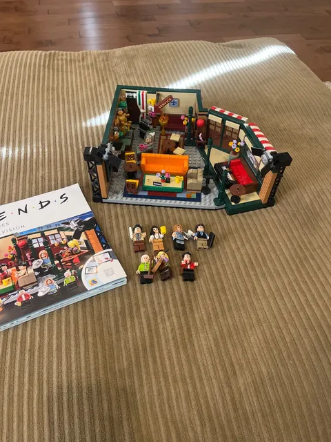 LEGO Ideas Central Perk 21319 FRIENDS 99.9% Complete w/ Manual