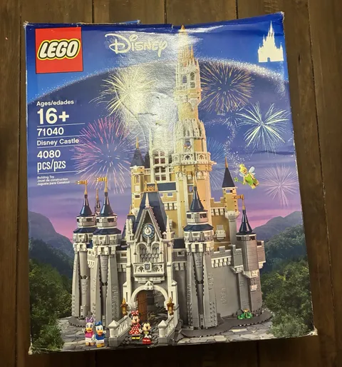 LEGO Disney: Disney Castle (71040)  New In box. Never opened.  Ready To Build!👸