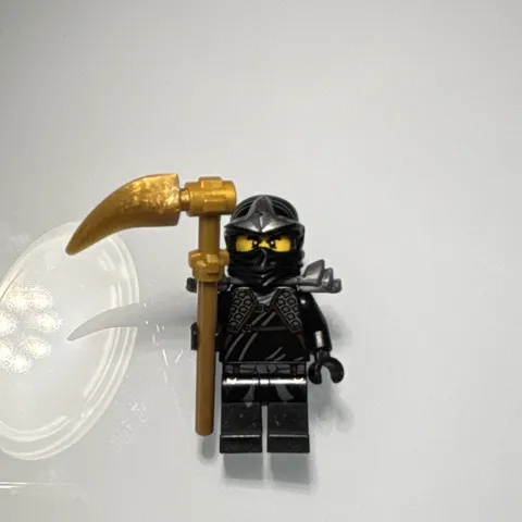 LEGO Ninjago Minifigure njo039 Cole ZX 9444 w/Shoulder Armor & Staff of Quakes