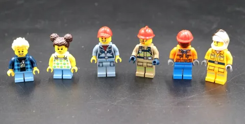 LEGO Mixed Minifigures lot of 6 - Pre-owned
