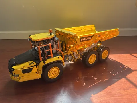 LEGO TECHNIC: 6x6 Volvo Articulated Hauler (42114)