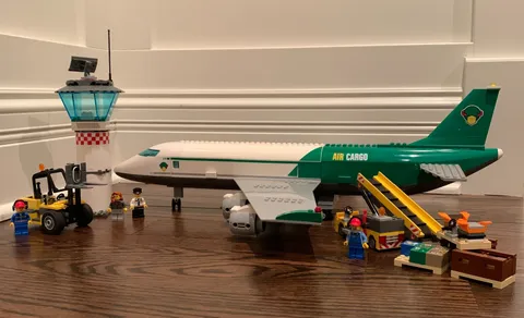 LEGO CITY: Cargo Terminal 60022 - near complete set w/ minis (READ)