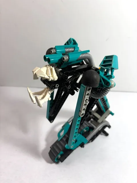 LEGO Bionicle: Tarakava 8549 (2001) - green robot only. Retired. Rare.