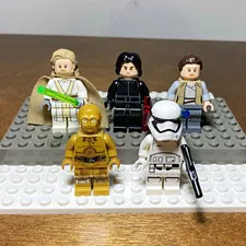 LEGO Star Wars Minifigure Lot- Kylo Ren, Old Luke, Rey w/Lightsabers +2 (5)