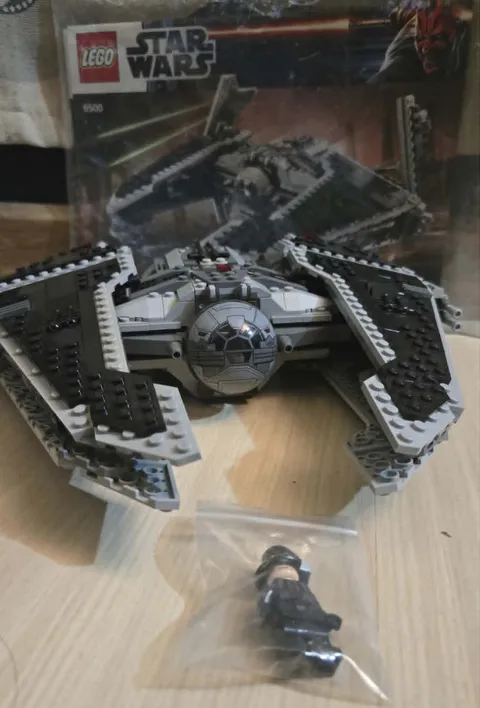 LEGO Star Wars: Sith Fury-Class Interceptor (9500)  Used