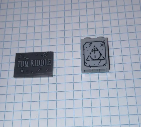 2 Lego Harry Potter stickered pieces from set 75965 Tom Riddle and Tombstone