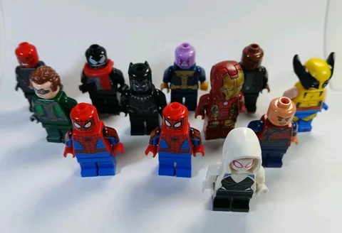 LEGO Marvel Minifigures Lot Spider-Man, Iron Man, Wolverine, Spider-Gwen, Thanos