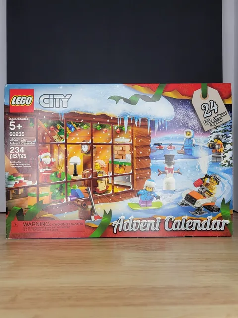 LEGO CITY: City Advent Calendar (60235) Brand New W/Minor Minor Box Damage