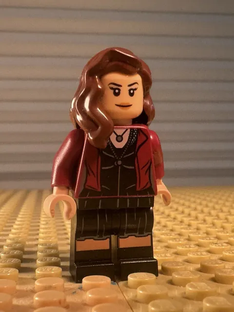 LEGO Marvel Scarlet Witch Minifigure Wanda Maximoff