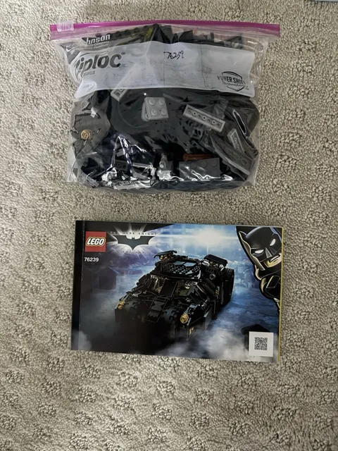 LEGO Batman Batmobile Tumbler Scarecrow Showdown 76239