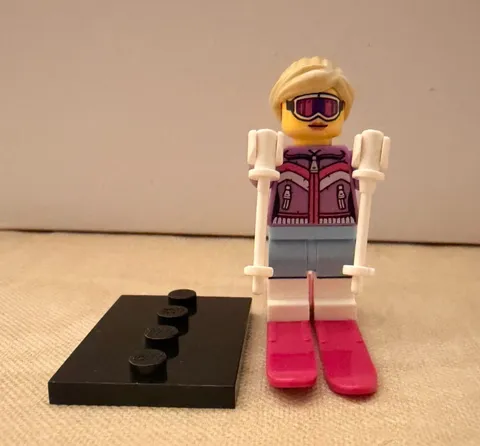 LEGO 8833 Series 8 Downhill Skier Minifigure Retired Collectible CMF