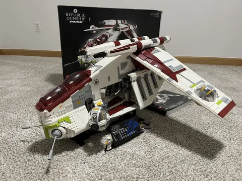 LEGO Star Wars: Republic Gunship (75309) Complete and Imperial Logo Miss print 