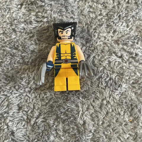 LEGO Wolverine Minifigure - 6866 Marvel X-Men- Read