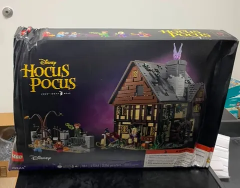 LEGO Ideas Disney Hocus Pocus The Sanderson Sister's Cottage (21341) Damaged Box