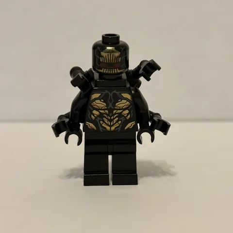 LEGO MINIFIGURE ~ Outrider SH505 ~ Super Heroes Avengers Infinity War 76131