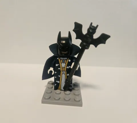 LEGO MINIFIGURE - BATWIZ - WIZARD BATMAN - TOYS R' US 2017 BRICKTOBER!!