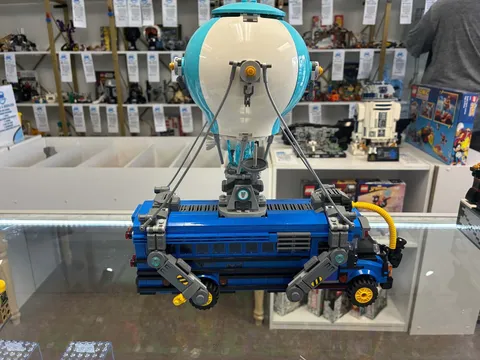 77073-Fortnite Battle Bus-Used