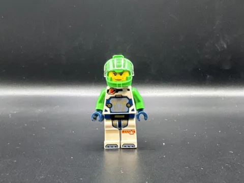 LEGO MINIFIGURE CITY ASTRONAUT - WHITE SPACESUIT WITH BRIGHT GREEN ARMS CTY1763