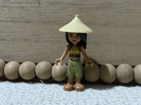 LEGO Disney Raya Mini-Doll Figure w/ Tan Conical Hat – Raya and the Last Dragon