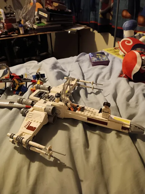 LEGO Star Wars: Luke Skywalker's X-Wing Fighter (75301) (MISSING 1 MINIFIG)