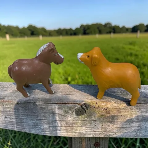 Happy Valley Farm ~ Replacement Browns  Horse & Dog ~ 1.5” X 1.25 Barn Yard