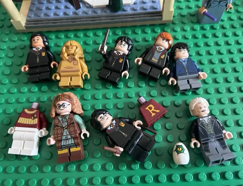 LEGO Harry Potter Minifigure Lot Harry, Ron, Hermione& Accessories 76386 build