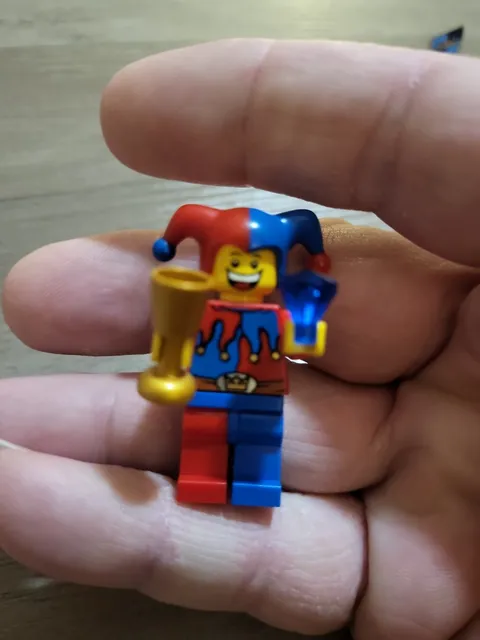 LEGO and Court JESTER Minifig w/Red & Blue Hat - Castle Kingdoms Minifigure 7079