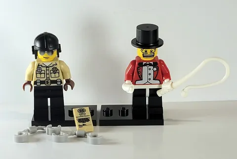 LEGO MINIFIGURES SERIES 2 RINGMASTER TRAFFIC COP LOT X2 8684 COMPLETE CMF