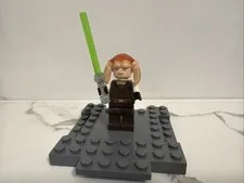 LEGO Star Wars Saesee Tiin Minifigure with Green Lightsaber & Brown Outfit