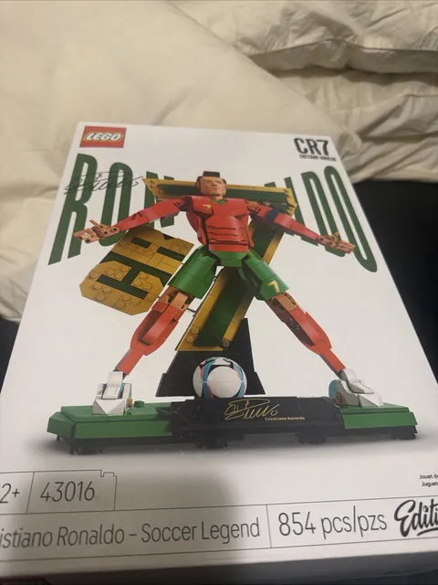 LEGO CR7 Cristiano Ronaldo Soccer Legend 43016 Limited Edition 854 PCS New