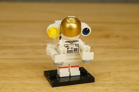 2024 LEGO Minifigure 71046 Series 26 Spacewalking Astronaut Female