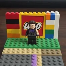 LEGO Marvel Super Hero Hawkeye Minifigure Dark Purple Suit Civil War 76067 Sh302
