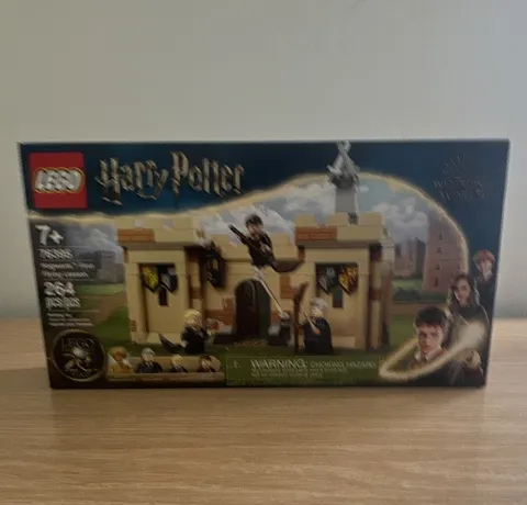 LEGO Harry Potter Hogwarts: First Flying Lesson 76395, 264 pcs, Wizard Cards