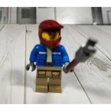 Lego Rescue Explorer Minifig Minifigure, Helmet & Wrench Wild Rescue Camp 60300