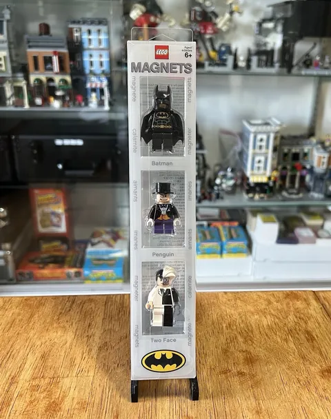 New LEGO Batman Penguin Two-Face DC Minifigure Blister Pack Magnets Set 4493780