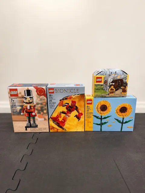 LEGO 4-Set Bundle – BIONICLE Tahu, Sunflowers, Nutcracker + Cave Set